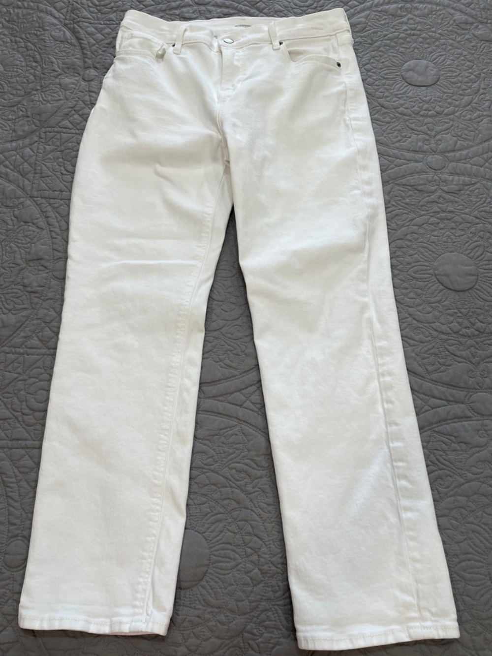 Old Navy White boyfriend Straight-Leg Jeans 8